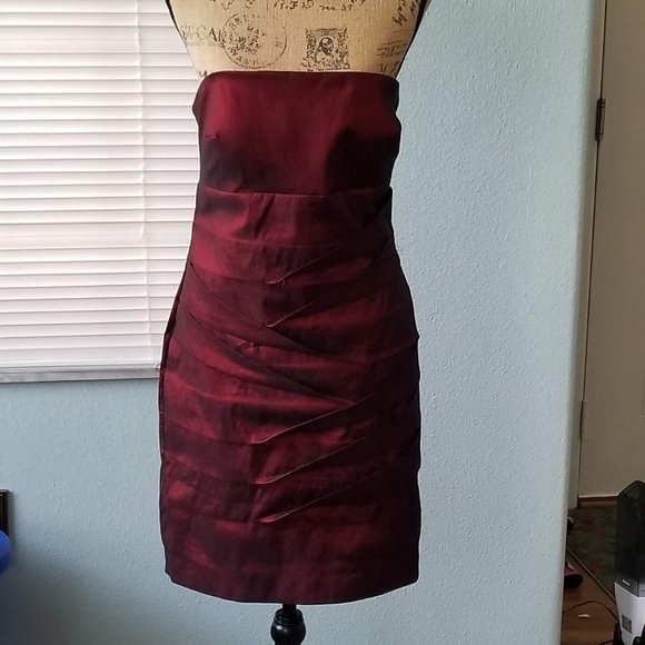 Metallic Red strapless mini dress - Picture 1 of 3